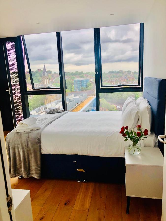 Luxury 2 Bedroom Apartment 20 Min From Central London Kültér fotó